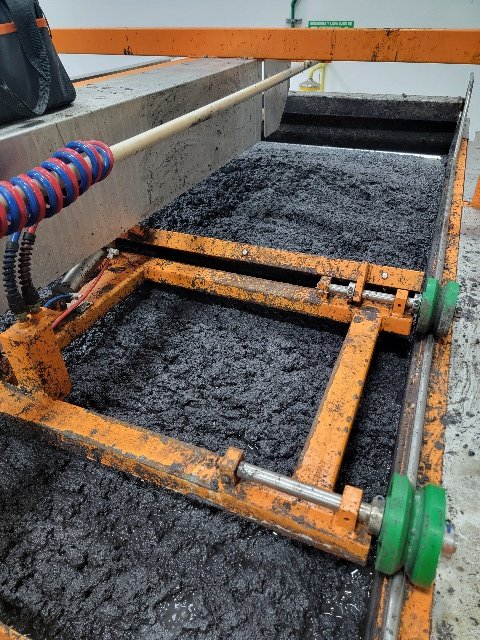 Floated paint solids in a Palin unit under the scraper